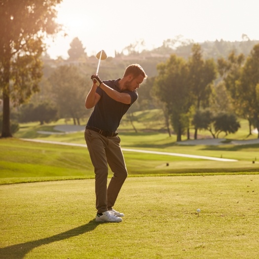 Man golfing