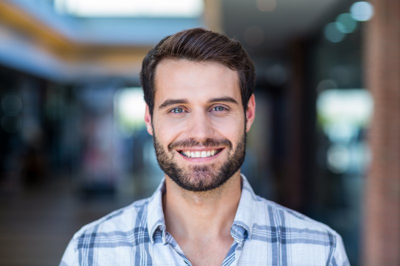 person with nice smile thanks to teeth whitening